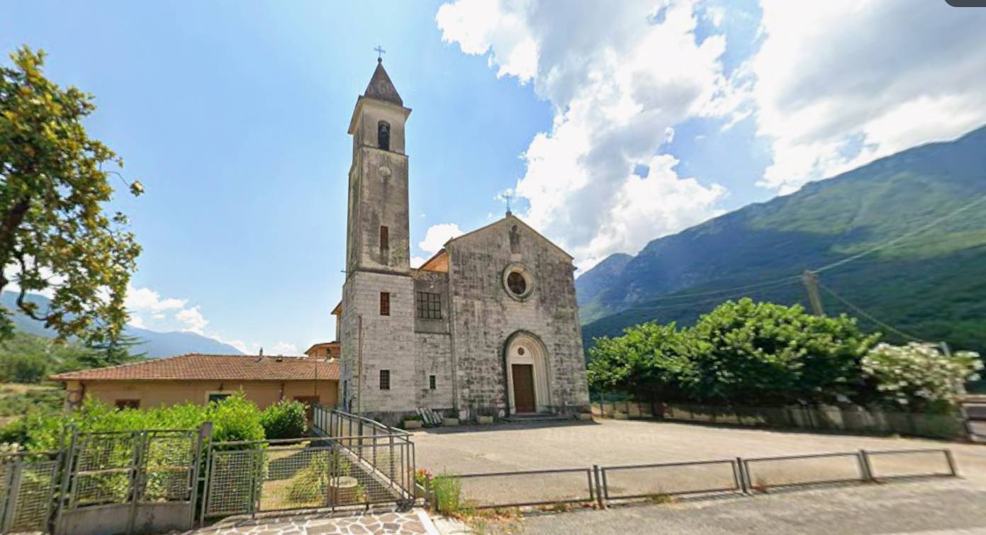 Nella contrada Le Rosce, in un luogo in cui sono riemerse le tracce di una necropoli databile tra il III e IV secolo venne edificata una chiesuola dedicata a Restituta di Sora, dopo il suo martirio, forse unitamente a san Bartolomeo.